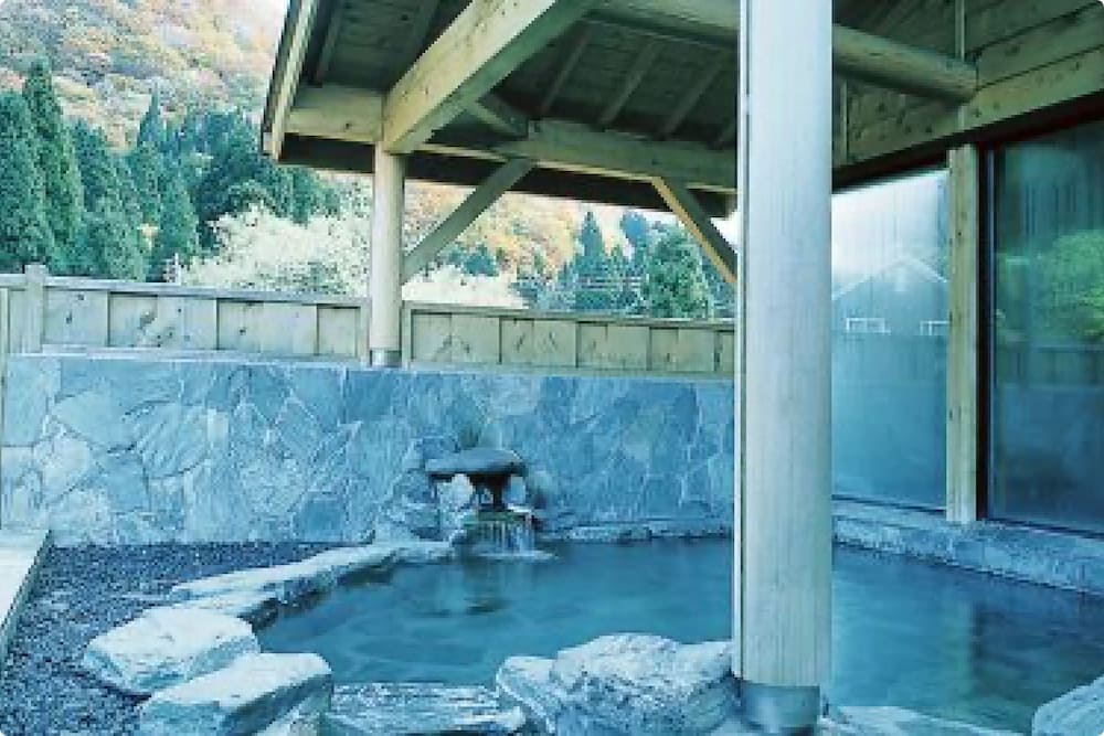 tour of out-spa baths